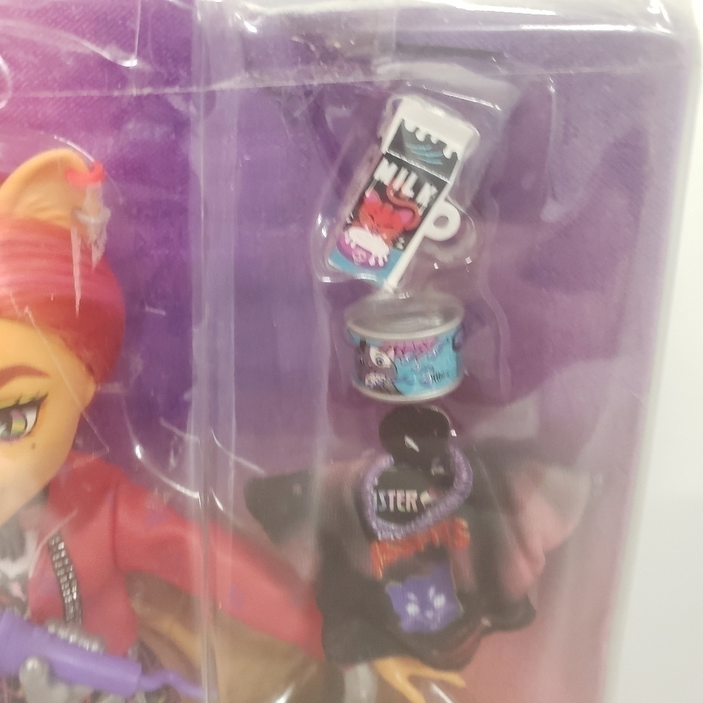 Monster High G3 TOARLEI STRIPE Doll with Pet Sweet Fangs and accessories 2022 - Picture 5 of 6